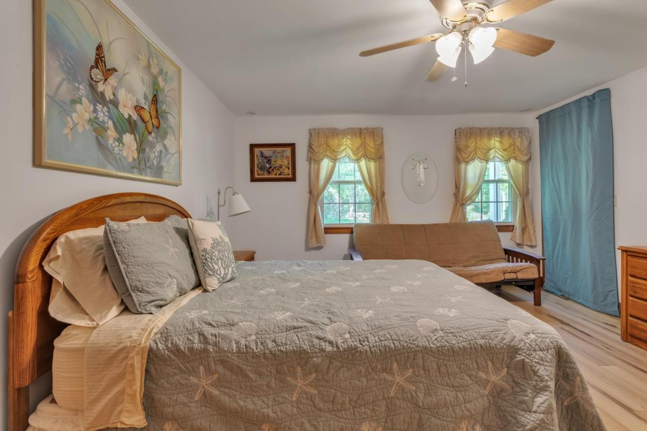 Cozy Bungalow Just Minutes From Mystic, Westerly Beaches, Boating And Casinos! Bungalow Гротън Екстериор снимка
